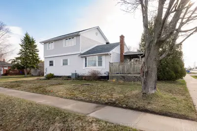 Detached in North Bay