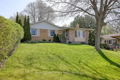 Detached in Woodstock