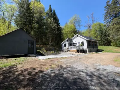 Detached in Perry