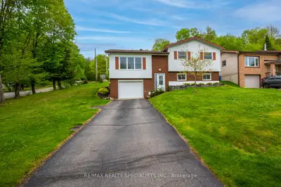 1 Shaw Crescent, Huntsville, On P1h 1v8