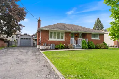 Detached in Brantford
