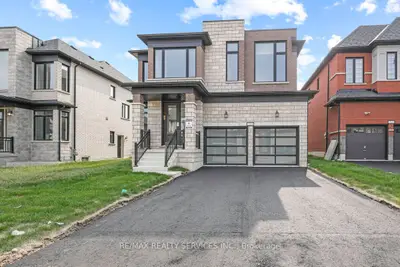Detached in Woodstock