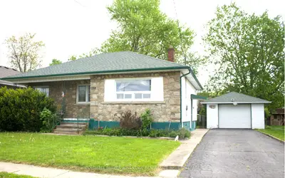 Detached in Port Colborne