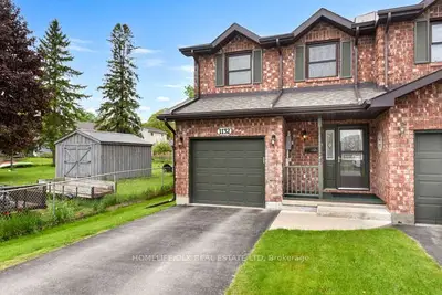 Att/Row/Townhouse in Brockville