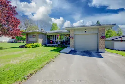 Detached in Wellesley