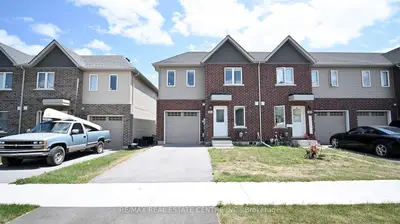 Att/Row/Townhouse in Welland