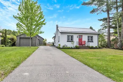 Detached in Tillsonburg