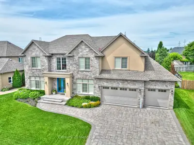 Detached in Niagara Falls