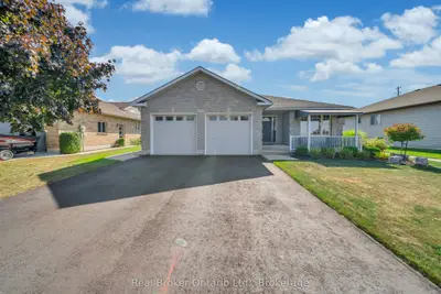 Detached in North Perth