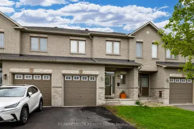 Att/Row/Townhouse in Kanata