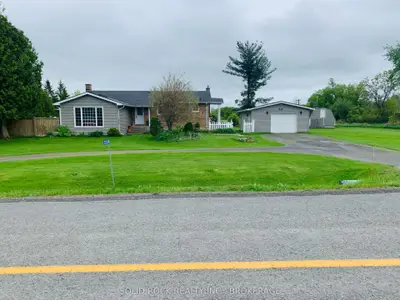 Detached in South Frontenac
