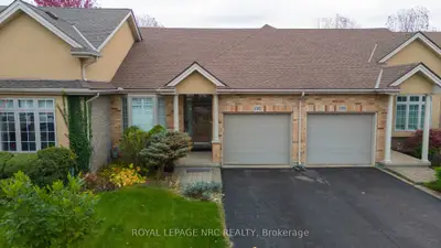 Att/Row/Townhouse in Welland