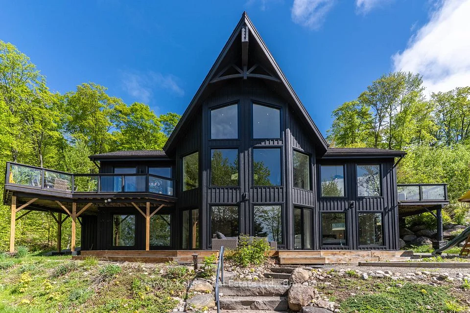 1118 North Drive 4, Muskoka Lakes, ON P0B 1G0
