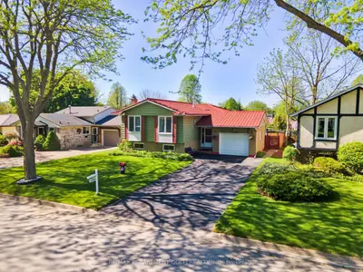 Detached in Niagara Falls