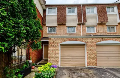 Condo Townhouse in Hamilton