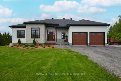Detached in North Dundas