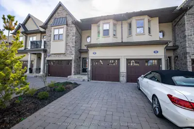 Condo Townhouse in Niagara-on-the-Lake
