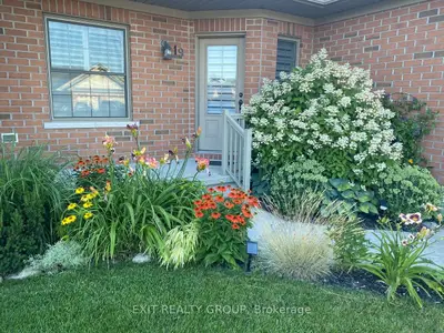 Att/Row/Townhouse in Stirling-Rawdon
