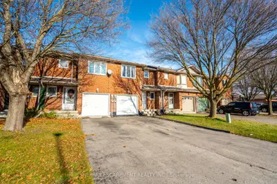 Att/Row/Townhouse in Hamilton