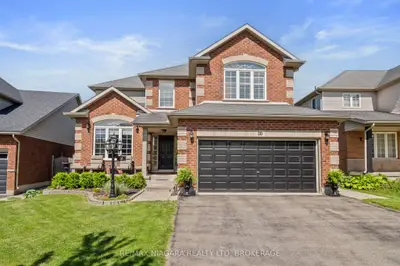 Detached in Thorold