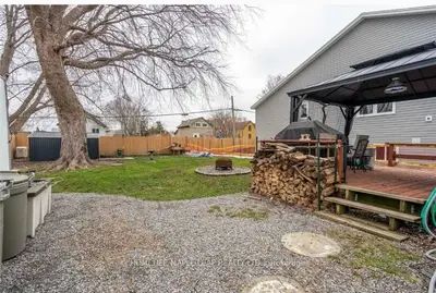 Detached in Port Colborne
