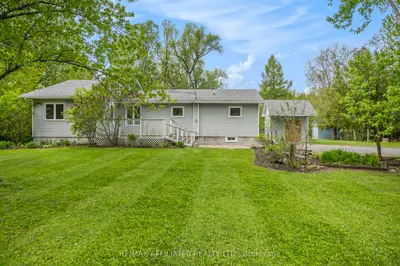 Detached in Beckwith