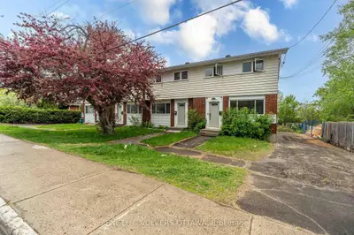 Att/Row/Townhouse in Britannia Heights - Queensway Terrace N and Area