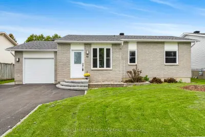 Detached in Russell