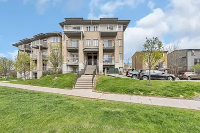 Condo Townhouse in Parkway Park - Queensway Terrace S and Area