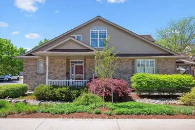 Att/Row/Townhouse in Waterloo