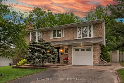 Detached in Beacon Hill North - South and Area