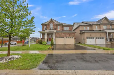 Detached in Woodstock