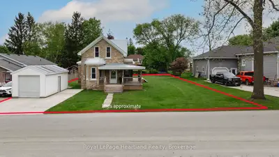 Detached in North Huron