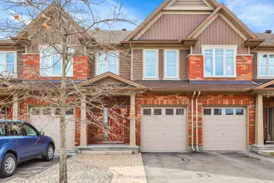 Att/Row/Townhouse in Blossom Park - Airport and Area
