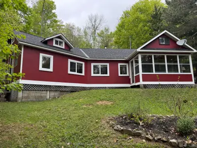 Detached in Perry
