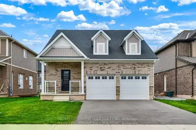 Detached in Niagara Falls