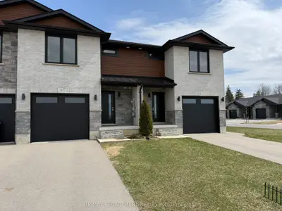 Att/Row/Townhouse in St. Marys