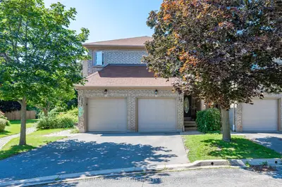 Condo Townhouse in Hamilton