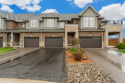 Att/Row/Townhouse in Hamilton
