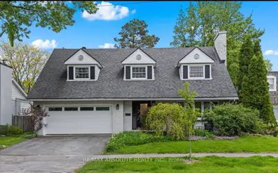Detached in Britannia Heights - Queensway Terrace N and Area