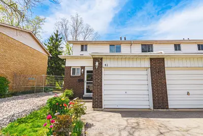 Condo Townhouse in Hamilton