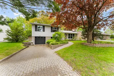 Detached in Beacon Hill North - South and Area