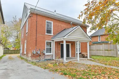 Triplex in Belleville