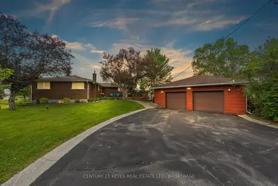 Detached in Front of Leeds & Seeleys Bay