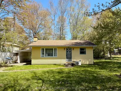 9684 Maylard Avenue, Lambton Shores, On N0n 1j3