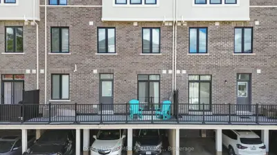 Condo Townhouse in Hamilton