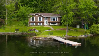 Detached in Leeds and the Thousand Islands