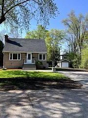 Detached in Meadowlands - Crestview and Area