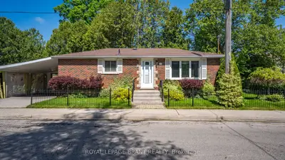 Detached in Brantford