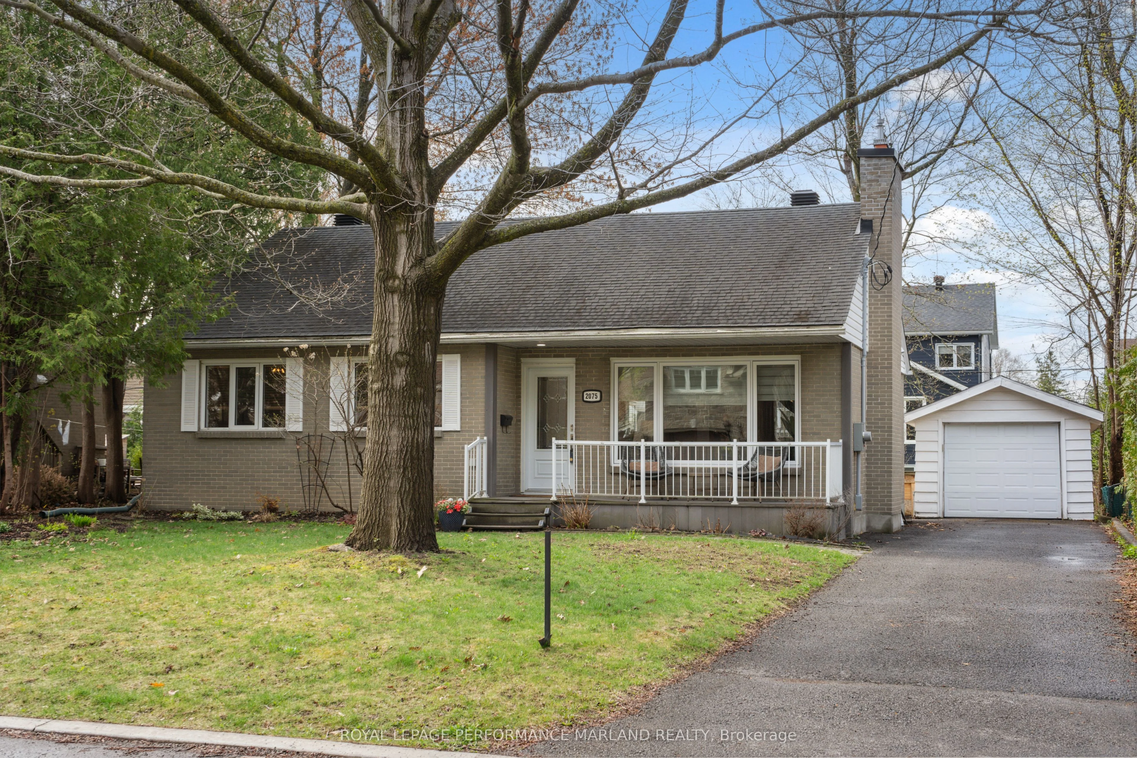 2075 Woodcrest Road, Alta Vista and Area, ON K1H 6H9